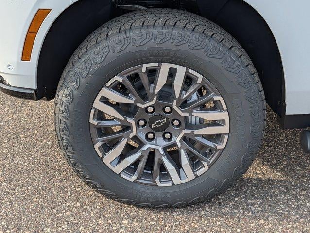2027 Chevrolet Suburban Z71 - Photo 7