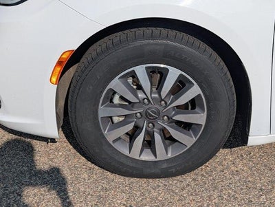 2024 Chrysler Pacifica Hybrid Select